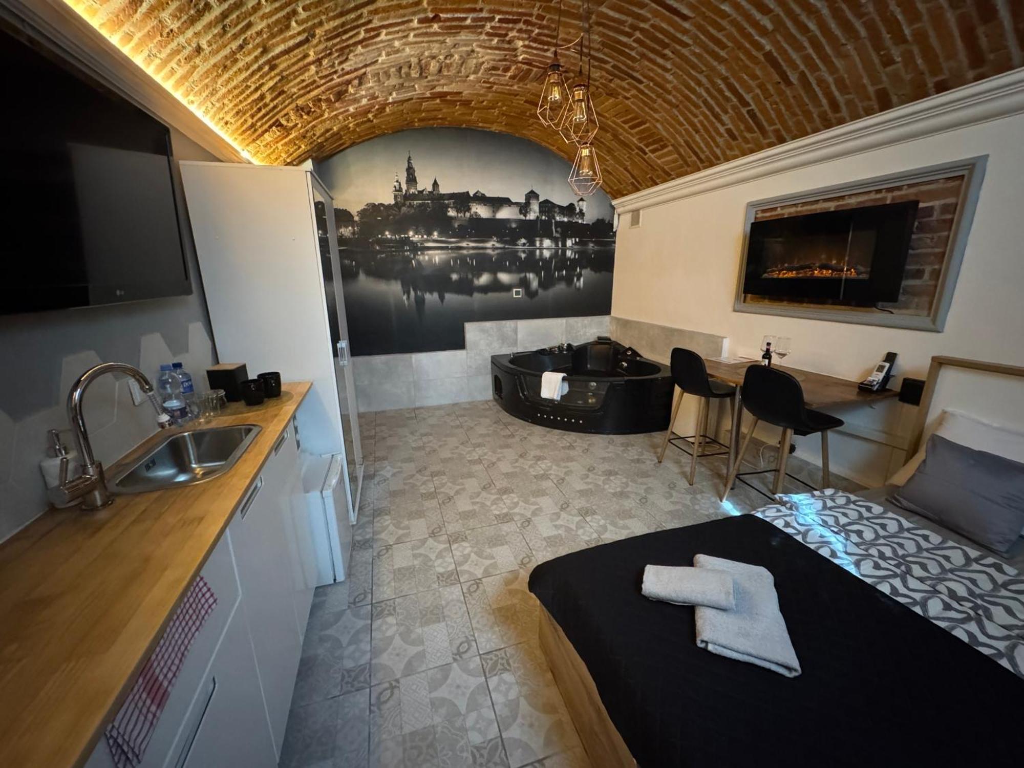 Underground Jacuzzi Rooms — Zdjęcia 3